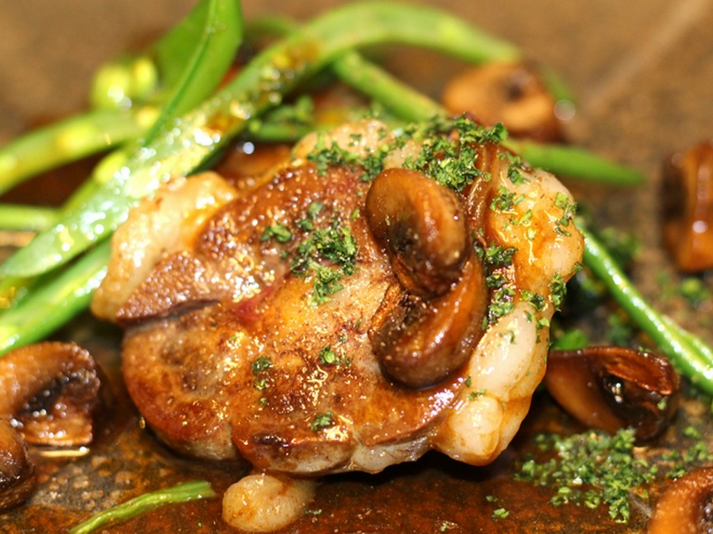 近江八幡の近江牛のロニョン　旬の野菜をちりばめて　バニュルスビネガーのソース