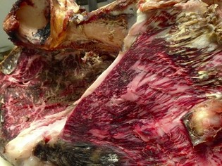 100日以上丁寧に自家熟成させた肉を使った『熟成肉のポワレ』