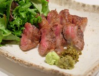 弾力のある食感、脂の風味も極めて良く、口の中でとろけるような甘味、まろやかさと柔らかさ。