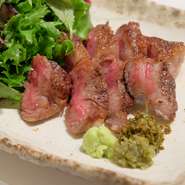 弾力のある食感、脂の風味も極めて良く、口の中でとろけるような甘味、まろやかさと柔らかさ。