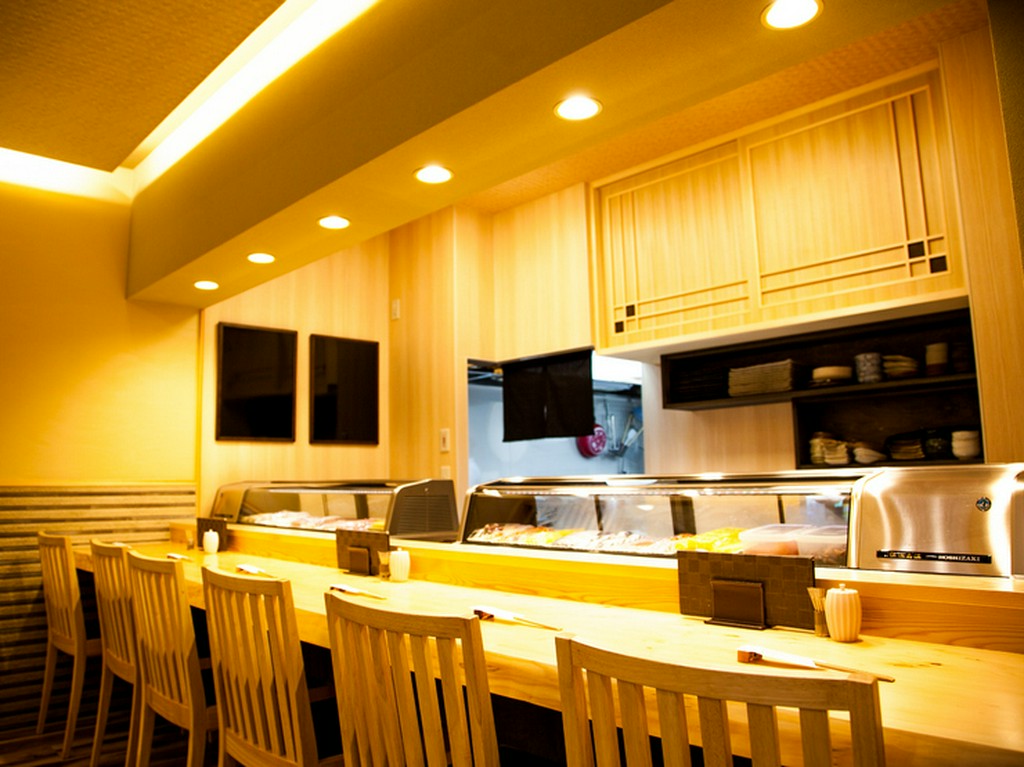 1段あがりのカウンター席