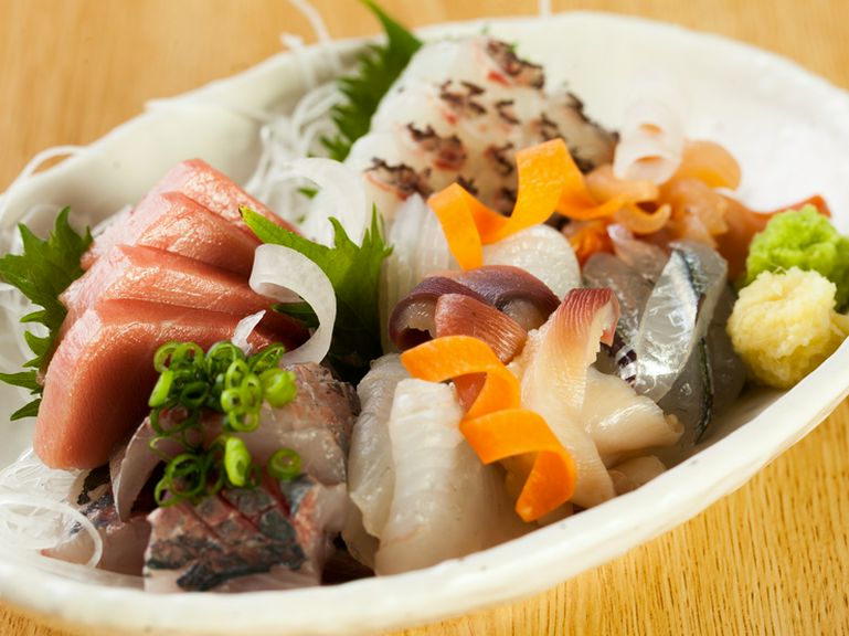 その日オススメの鮮魚を堪能できる『特上刺し身盛り合わせ』