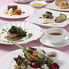 手軽に楽しめる平日限定のお得な『テラスランチコース』　※メニュー詳細はコースページ参照