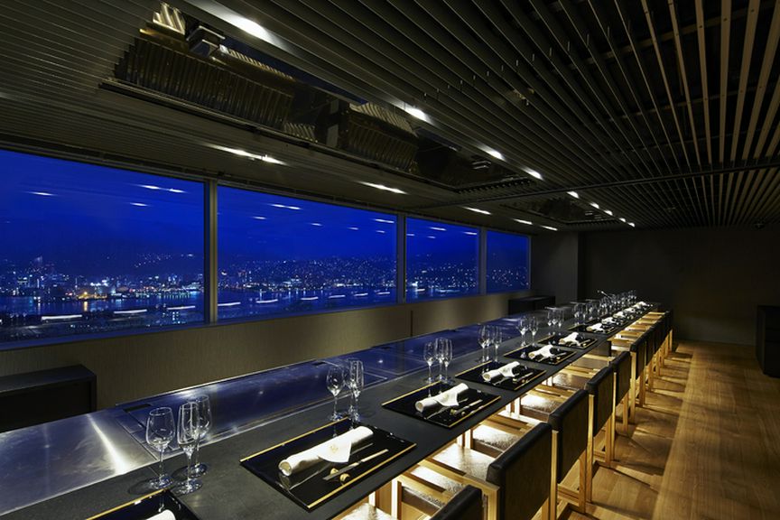 世界新三大夜景に選ばれた煌めく絶景を眺めながらの贅沢グルメ