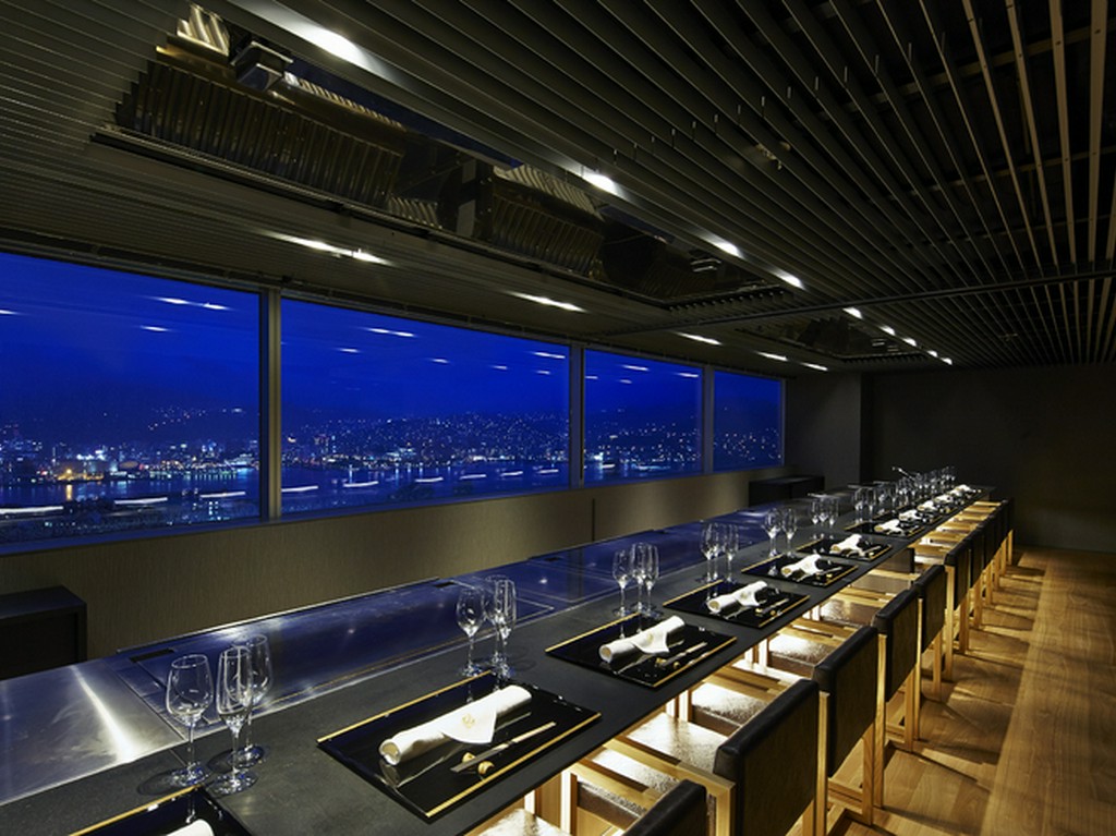 世界新三大夜景に選ばれた煌めく絶景を眺めながらの贅沢グルメ