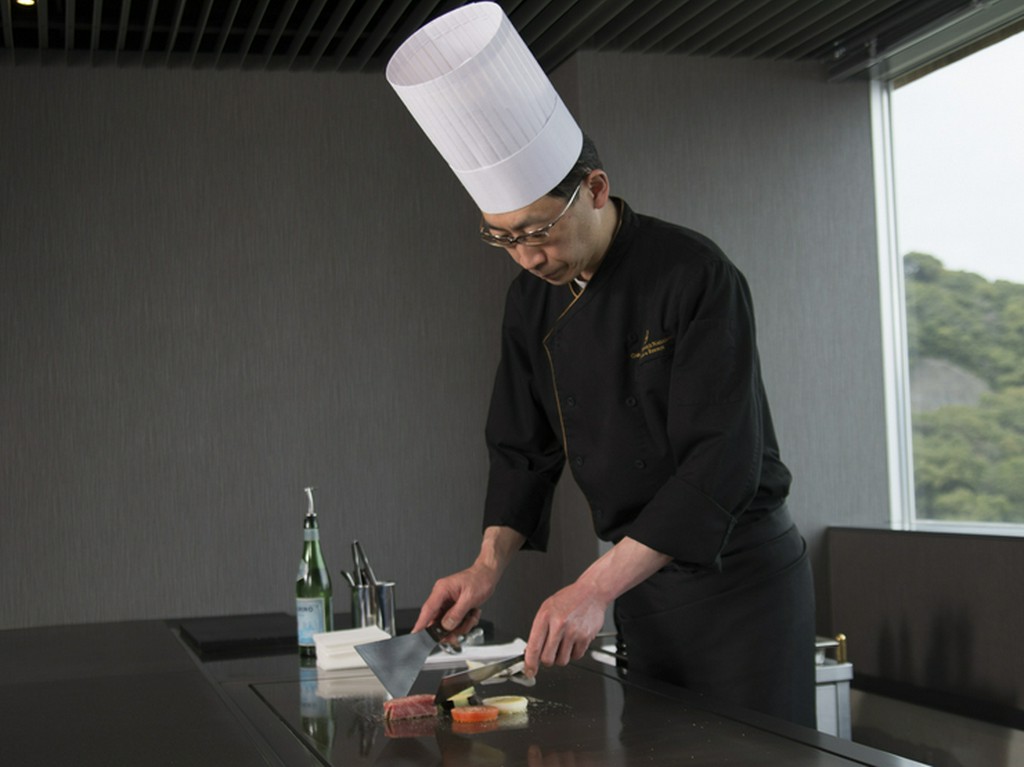 舌だけでなく五感で感じる自然の美味しさが鉄板焼きの醍醐味