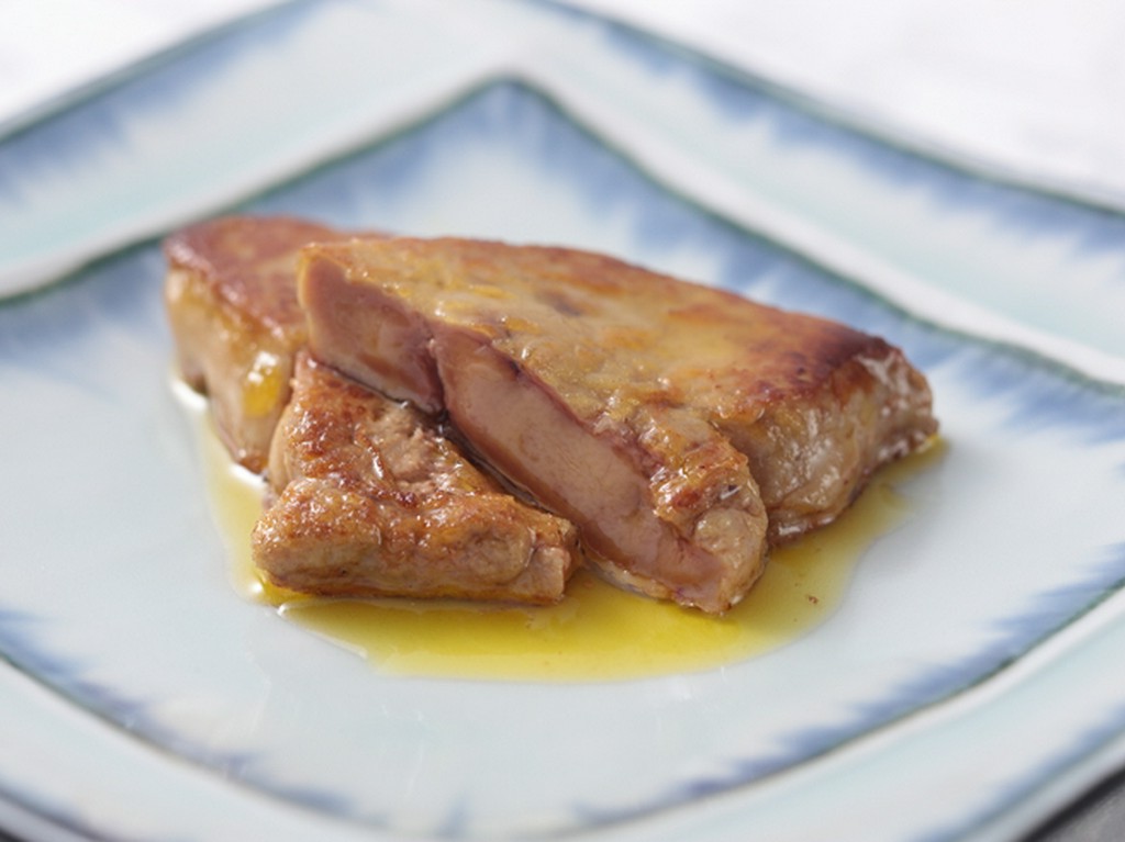 バターでこんがり焼き上げて特製ソースで味わう『フォアグラ』