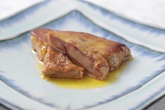 バターでこんがり焼き上げて特製ソースで味わう『フォアグラ』