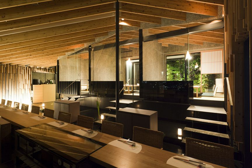 厳選された長崎の旬の食材の鮨で丁重に落ち着いてもてなせる空間