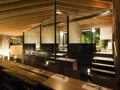 厳選された長崎の旬の食材の鮨で丁重に落ち着いてもてなせる空間