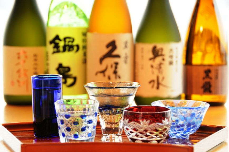 選りすぐった全国各地の日本酒。好みに合った銘柄との出会いが