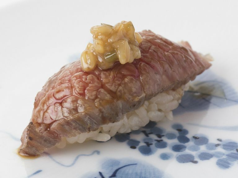 柔らかな肉質、甘味のある脂を存分に堪能『壱岐牛の炙りの握り』