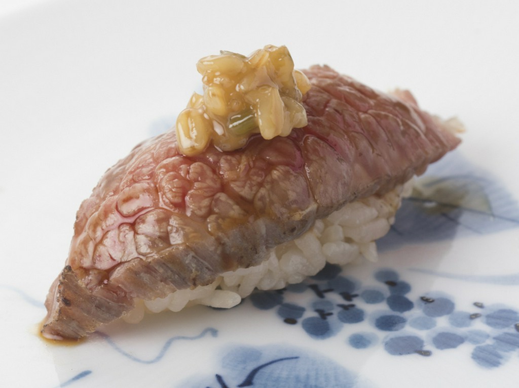 柔らかな肉質、甘味のある脂を存分に堪能『壱岐牛の炙りの握り』