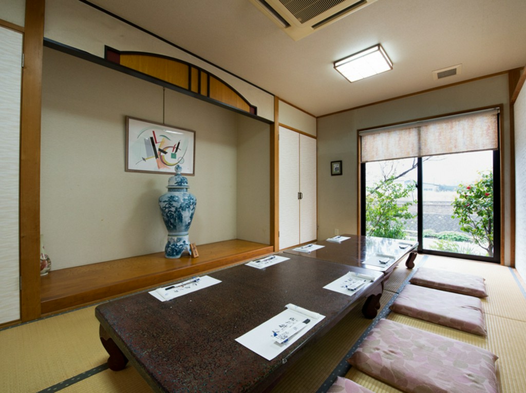 ゆったりと座って料理やお酒が楽しめるお座敷席