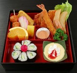 かっぱ巻のついたお弁当です。