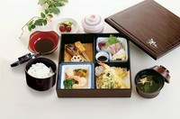 ※要予約
松花堂の白ご飯はプラス220円で、ばらちらし・お赤飯・巻いなりに変更できます。