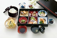 ※要予約
松花堂の白ご飯はプラス220円で、ばらちらし・お赤飯・巻いなりに変更できます。