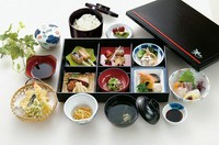 ※要予約
松花堂の白ご飯はプラス220円で、ばらちらし・お赤飯・巻いなりに変更できます。