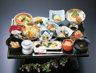 ご飯は、お赤飯・白ご飯・ばらちらし・巻いなりの中からお選びいただけます。
※2名様~
※要予約