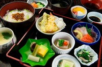 『四季のめぐみ弁当』 海山の恵みがいっぱい