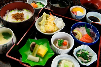 『四季のめぐみ弁当』　海山の恵みがいっぱい