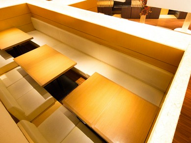 絢爛豪華な和の個室空間で味わう