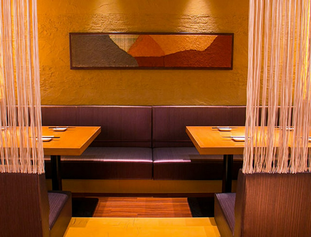 16名様　光るカーテン半個室