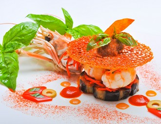 手長海老使用量日本一！！『ラングスティーヌのポワレ　赤ピーマンのクーリーとフィヤンティーヌ添え』