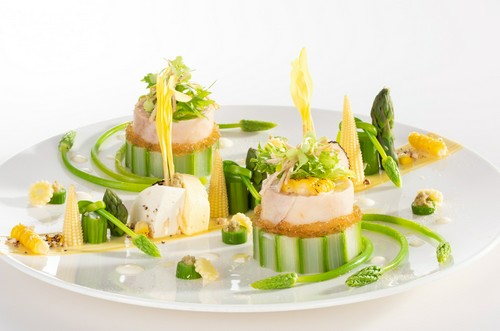 農家直送のフレッシュな食材。旬の旨味際立つ料理が楽しめます