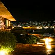 秋月から見える夜景はガーデンテラス随一。
その秋月を大切な方と御一緒にひと時の時間を過ごされませんか？
秋月で一番良いお席をお取りしてお待ちしております。 