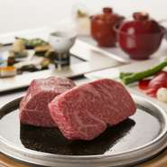 目の前の焼く鉄板焼きの醍醐味も味わえる会席。近海の魚介と壱岐牛が一度に味わえる贅沢なメニューです。