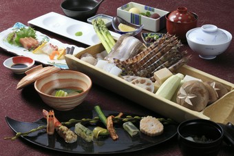 旬の食材を熱々の天ぷらで楽しむ『天ぷら会席　木蓮』　※メニュー詳細はコースページ参照