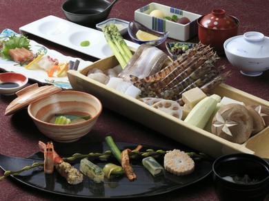 旬の食材を熱々の天ぷらで楽しむ『天ぷら会席　木蓮』　※メニュー詳細はコースページ参照