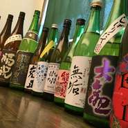 “あの”獺祭を始め、全国各地、津々浦々の美味しい日本酒を『今月の日本酒』としてご用意。月ごとや季節ごとでラインナップが変わります。
日本酒の良さはワイングラスだから伝わる！