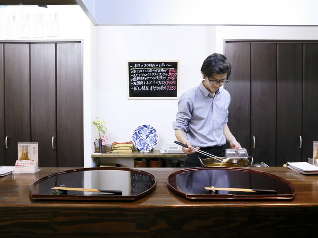 大人のカップル・夫婦が美酒片手に楽しめるカウンター席