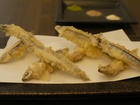 身はしっかり太くて、大きい！　苦みもあるから大人気メニューのひとつです！