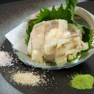 お刺身だとコリコリ食感のアワビも天ぷらにするとこんなにも柔らかい！