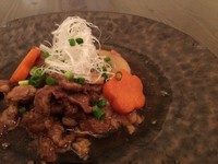 丁寧に仕込んでいるので数量限定ではありますが、とろっとろになった牛すじは他ではなかなか食べられない当店自慢の一品であり逸品！