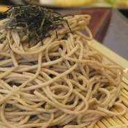 〆につるっとさっぱりしたせいろ蕎麦はどうですか？　＋150円で通常の量に、＋200円で海老天付になります。