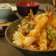 タレに自信あり！ボリュームも十分あり！一度是非食べてみてください。汁物・小鉢・漬物がついてこの価格！