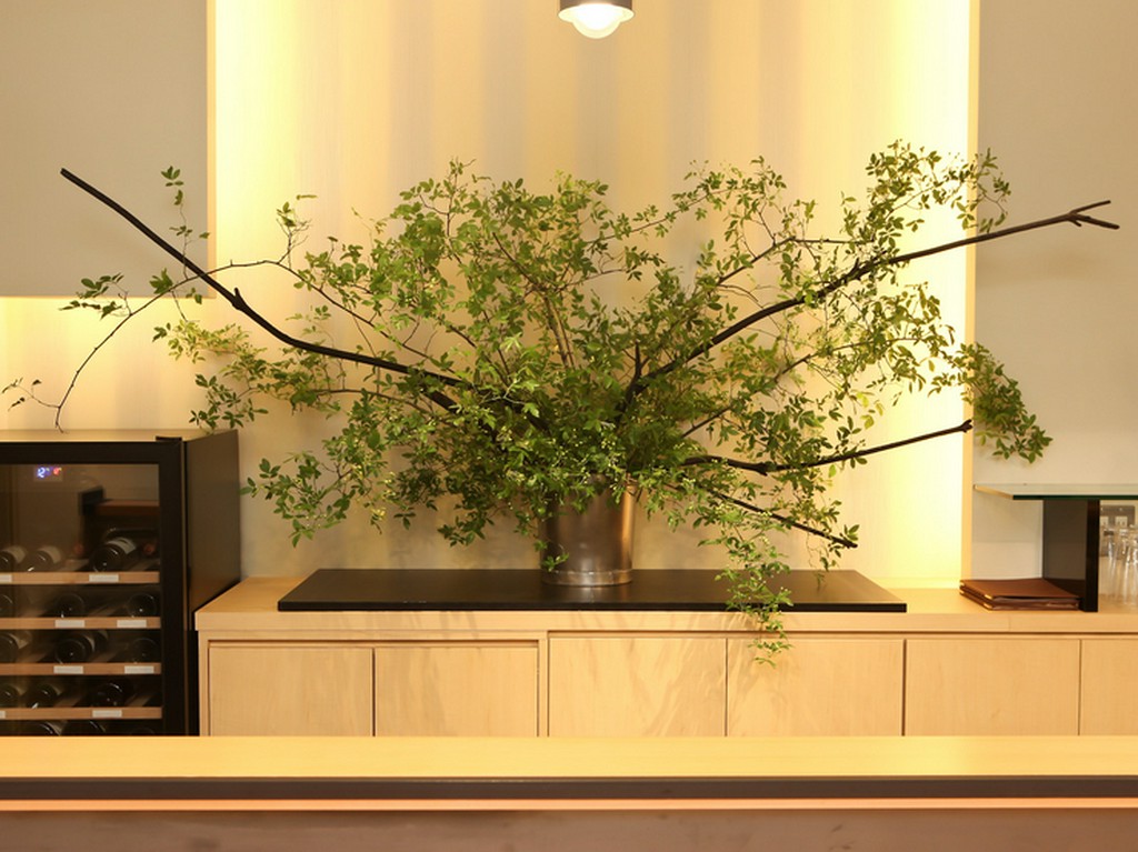 生花の息吹を感じる事ができ、落ち着ける雰囲気の店内です