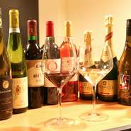 お好みで串揚げとワインはいかがでしょうか。自家製パン粉と上質の油で胃にもたれない事が特徴の【神戸亭】の串揚げはゆったりワインを傾けながら楽しむのもおすすめです。串揚げに良く合う銘柄が用意されています。