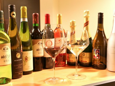 ワインのラインナップは串との相性を考えて厳選しています