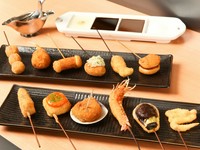 旬の食材を自家製パン粉と上質の油で仕上げた串揚げをコース仕立てで楽しめます。胃にもたれる事なく軽い食感でバライエティ豊かな食材を楽しむ事が出来ます。