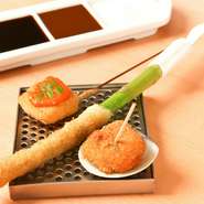 人気の3品「其の2」・イカとウニのソース・ アスパラガスの一本揚げ・ 蛤の甘酢風味