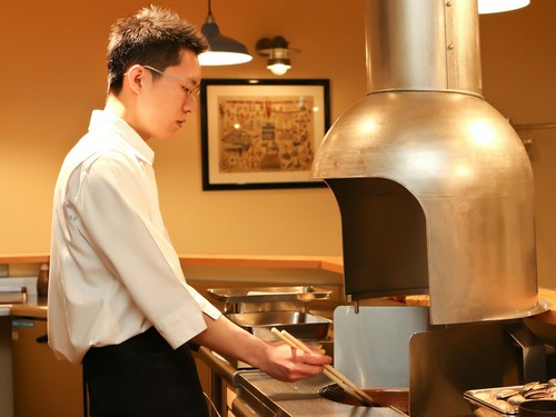 カウンターで職人の仕事が見えるので目で見て楽しむ事ができます