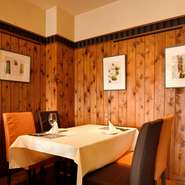 ディナーコースは、オードブル、メイン、スープ、デザートまでが含まれたフルコース。一皿一皿ていねいに作られているので、食べた後は温かな気持ちになります。おふたりの記念日の利用にもおすすめです。