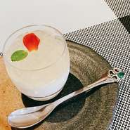・カフェオレシフォンケーキ
・とろとろ杏仁豆腐メロンのソース