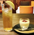 しょうがを何度も茹でこぼし、すっきりとした味のジンジャーシロップで作った、ジンジャーエールです。