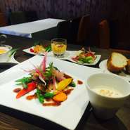 オードブル3種盛り合わせ
パン・スープ
メイン料理を8種類の中から１つお選びください。